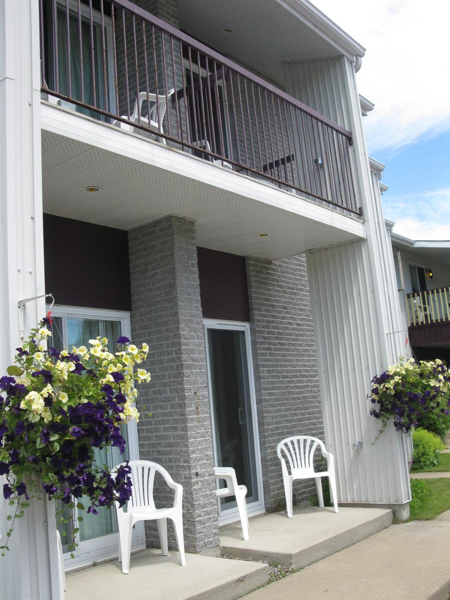 Motel De L'Anse A L'Eau Tadoussac Bagian luar foto